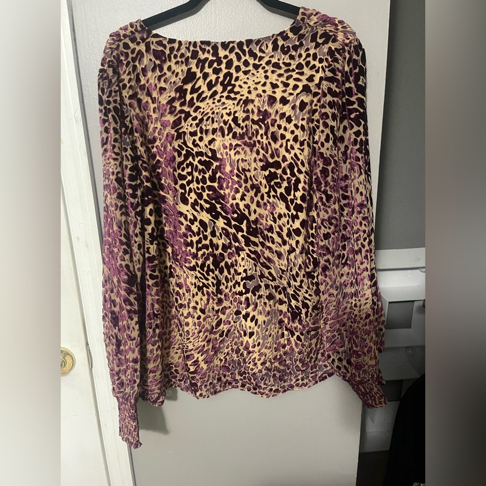 💕317 Easel Purple and Cream Leopard Print Blouse - Picture 3 of 6